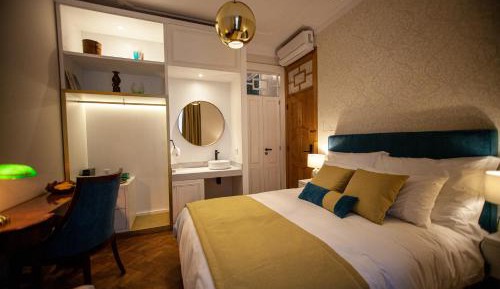 Deluxe Double Room with Side Sea View