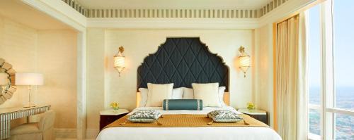 Al Mushref Suite, 1 Bedroom Suite, 1 King, Partial sea view