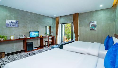 Luxury Twin Pool View - Free Shuttle to Town