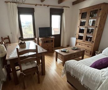 Apartment with Mountain View