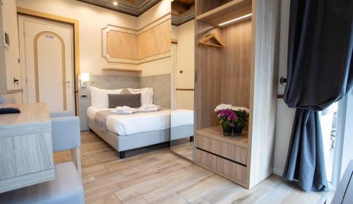 Double Room with French Bed and Balcony