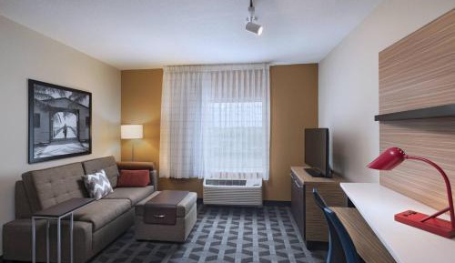 1 Bedroom Suite, 1 Queen, Sofa bed