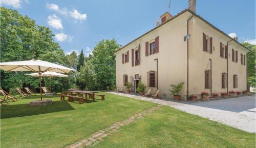 Ten-Bedroom Holiday Home