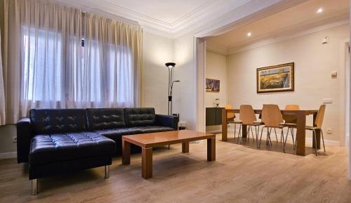Four-Bedroom Apartment (8 Adults) - Calle Pintor Gimeno 2