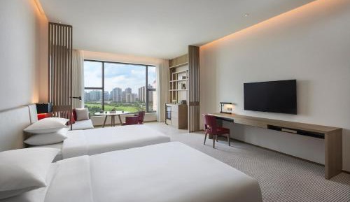 Twin Suite with Two Twin Beds and City View