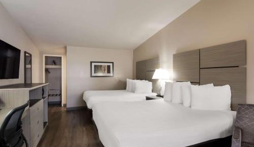 Quadruple Room with Balcony - Non-Smoking