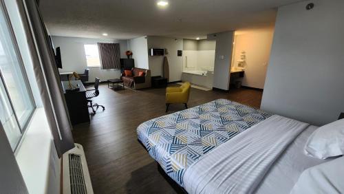 King Suite with Spa Bath - Non-Smoking