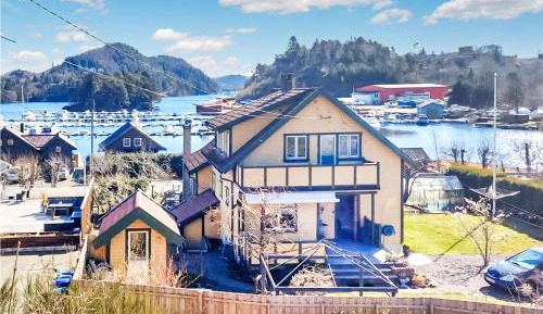 Four-Bedroom Holiday Home