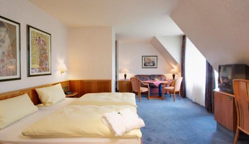 Double Room with Bath - Non-Smoking