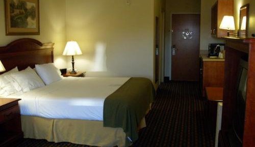 Standard King Room with Mobility Accessible Tub