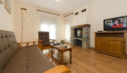 Family Room (2 Adults + 2 Children)