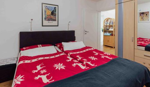 Apartment with Mountain View