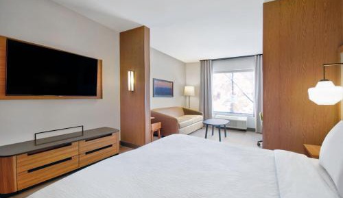 Guest room with 1 King