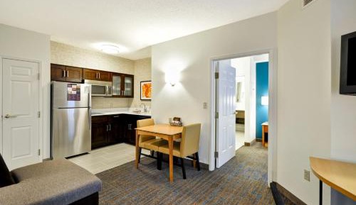 One-Bedroom Queen Suite with View
