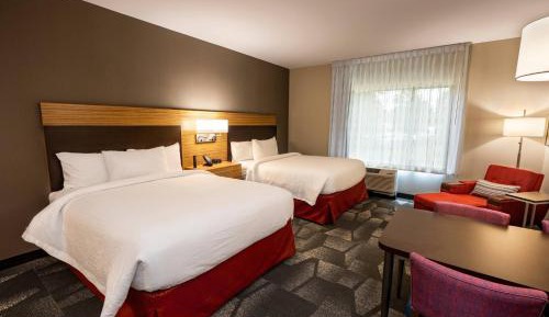 Studio with Two Queen Beds and Roll-In Shower - Mobility and Hearing Accessible