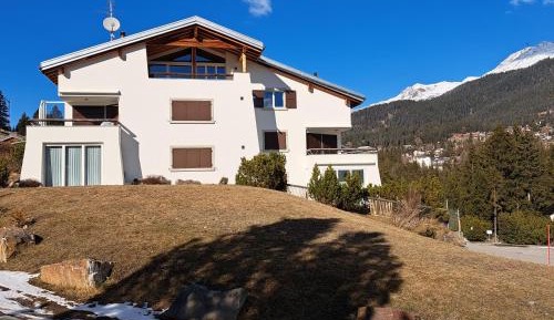 Apartment with Mountain View