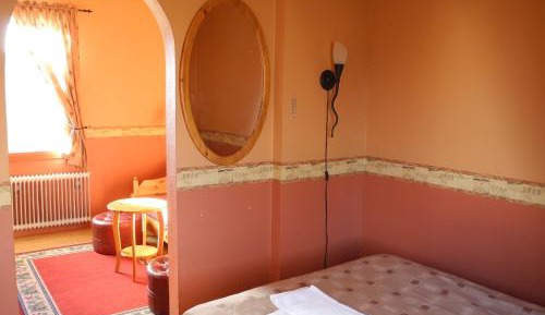 Family Room (2 Adults + 2 Children)