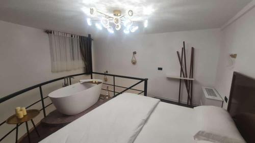 Suite with Hot Tub