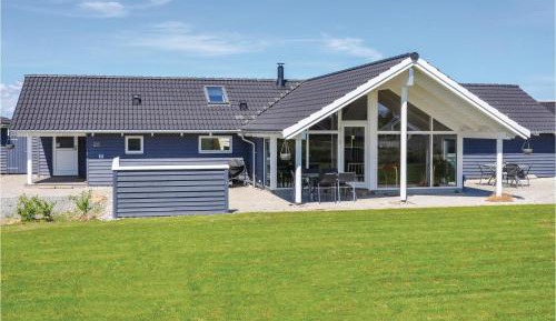 Four-Bedroom Holiday Home