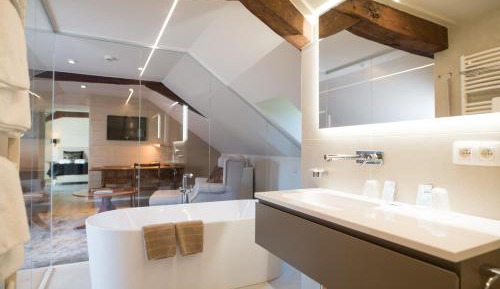 Deluxe King Suite