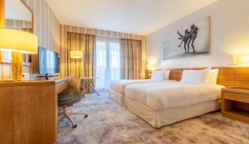 Standard Twin Room with Balcony and City View