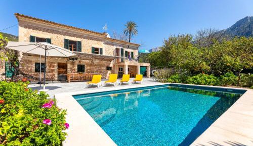 Villa with Garden View