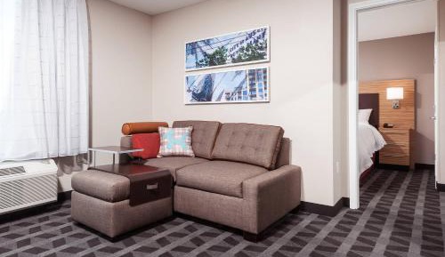 1 Bedroom Suite, 1 Queen, Sofa bed  