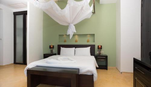 Deluxe Queen Room