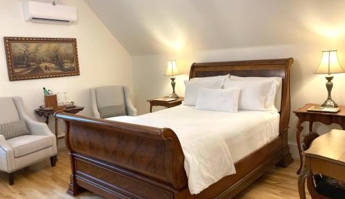 Queen Room with Spa Bath