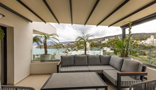 Premium Two-Bedroom Suite Split Level with Sea View & Outdoor Jetted Tub