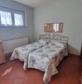 Deluxe One-Bedroom Apartment