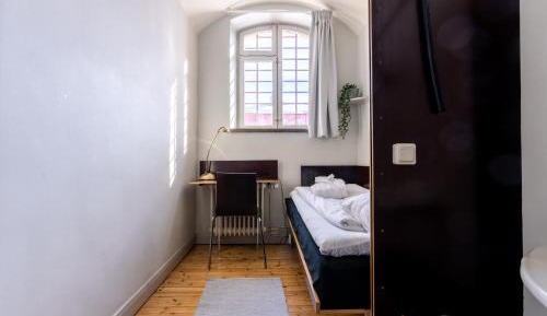 Single Room with Shared Bathroom