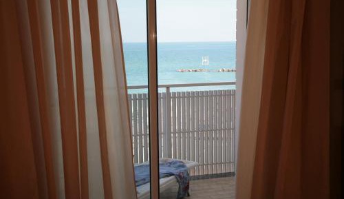 One-Bedroom Apartment with Sea View (4 Adults)