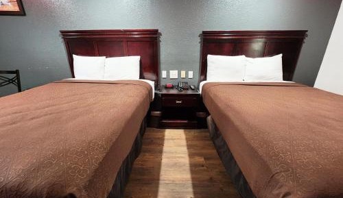 Queen Room with Two Queen Beds - Non-Smoking