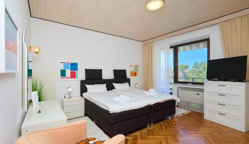 Double Room with Private External Bathroom