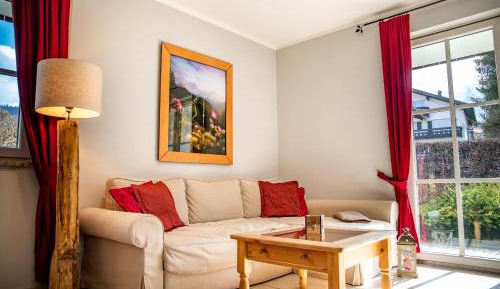 Apartment with Mountain View
