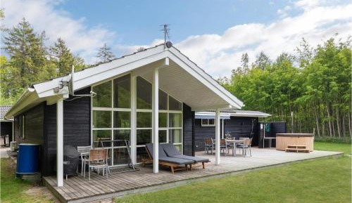 Three-Bedroom Vacation Home 