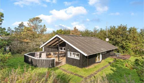 Three-Bedroom Holiday Home 