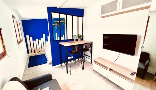Studio with Balcony