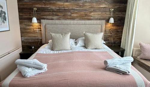 Standard King Room with Rolltop Bath