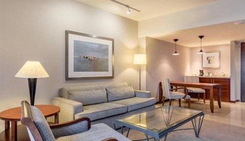 One-Bedroom Premier Suite - Club Lounge