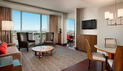 Deluxe King Room with Premium View and Tub - Mobility and Hearing Accessible