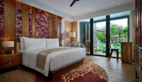 King Guest Room with Balcony