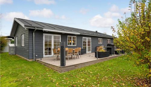 Three-Bedroom Holiday Home 