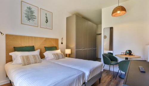 Chambre Lits Jumeaux Côté Cour et Parking (Sans Balcon) - Coin Cuisine en Option