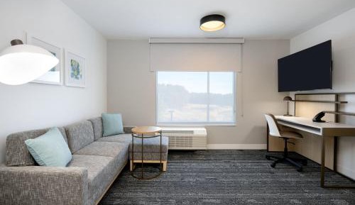 One-Bedroom Queen Suite