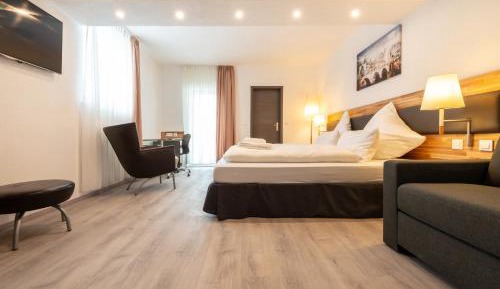 Quadruple Room with Private Bathroom
