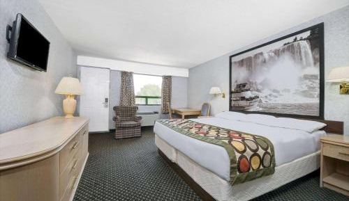 Queen Room - Non-Smoking