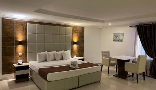 Deluxe King Room