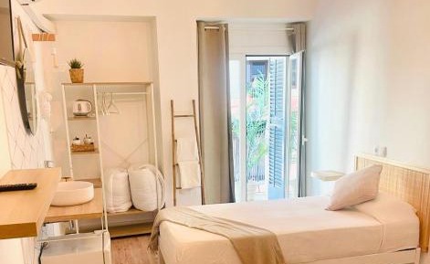 Double or Twin Room with Balcony and Shared Bathroom